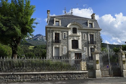 France, Alpes-de-Haute-Provence (04), vallée de l'Ubaye, Barcelonnette, villa mexicaine connue sous le nom de La Blachière dans l'allée des Dames