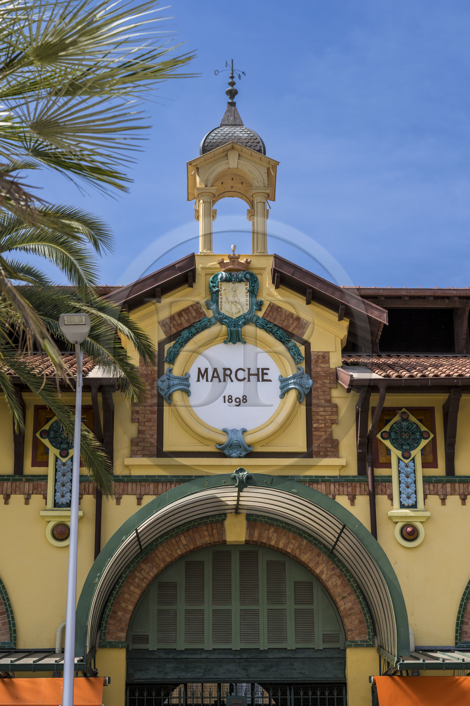 France, Alpes-Maritimes (06), Menton, marché couvert, halle municipale