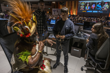 France, Paris (75), siège de l'UNESCO, conférence à l'Université de la Terre du 25 novembre 2022, le chef Papou Mundiya Kepanga