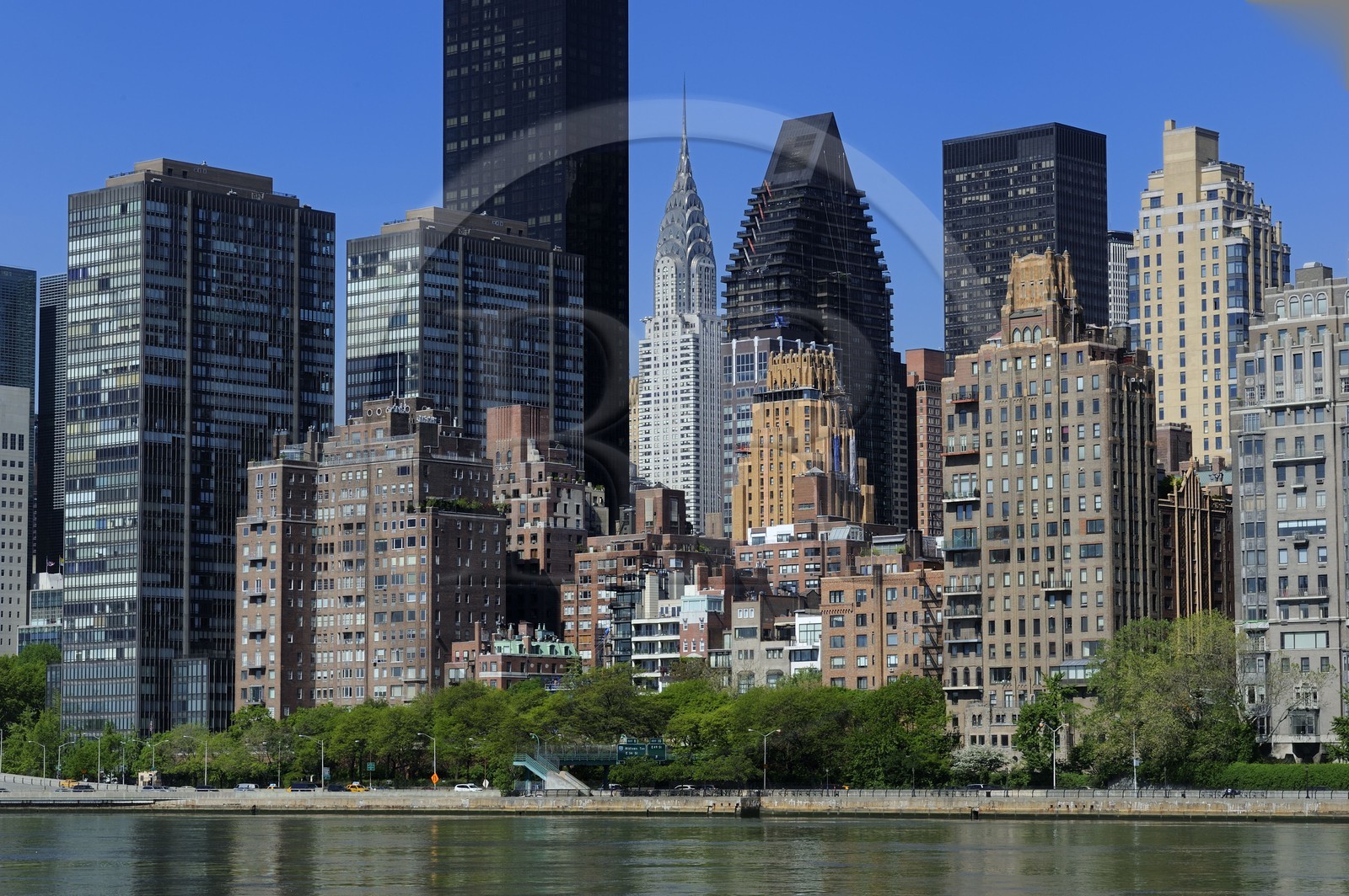 Etats-Unis, New York, Manhattan, Midtown, Chrysler Building et l' East River