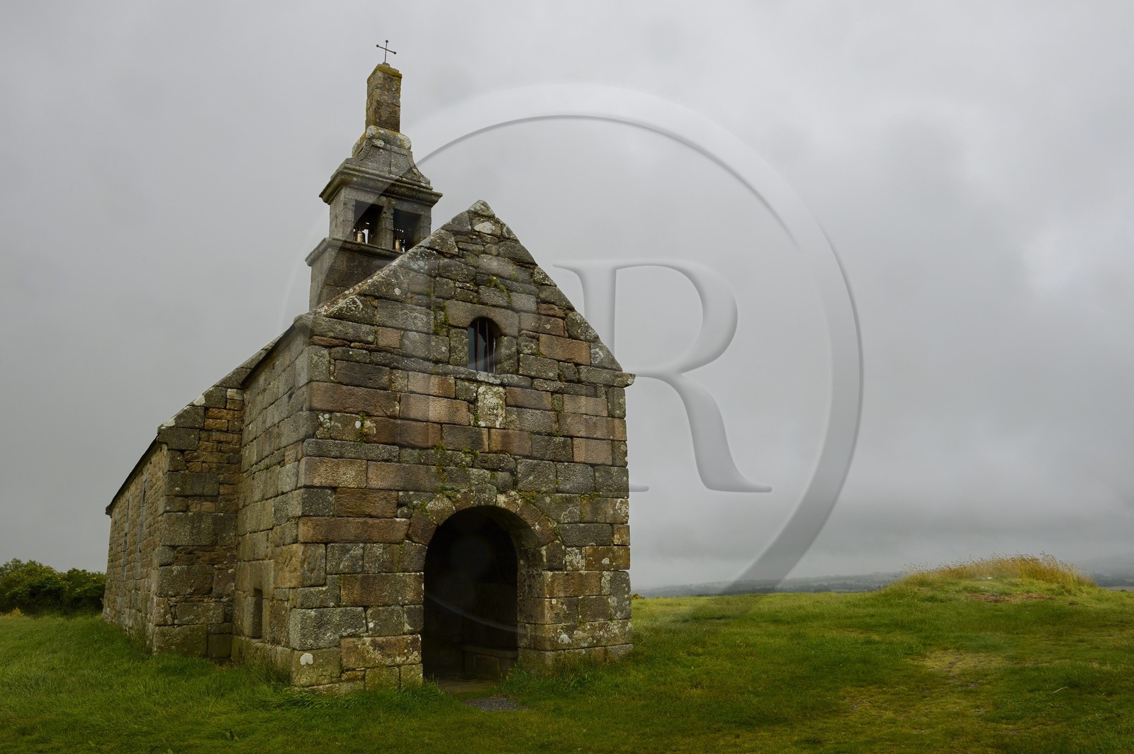 France, Côtes-d'Armor (22), chapelle Saint-Hervé au sommet du Menez Bré