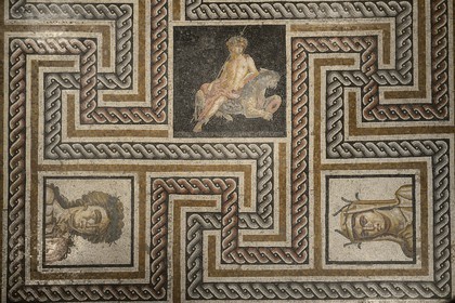 France, Rhône (69), Lyon, site historique classé Patrimoine Mondial de l'UNESCO, colline de Fourvière, musée gallo-romain de Fourvière, mosaïque de Bacchus (Dionysos)