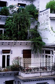 France, Paris, building in 26 Rue Vavin built in 1911-1912 by architeces Henri Sauvage et Charles Sarazin with a terraced facade