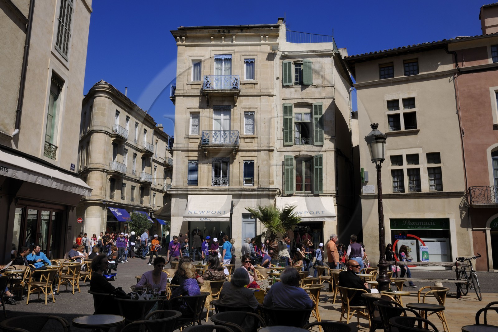 France, Gard (30), Nimes, la place aux Herbes