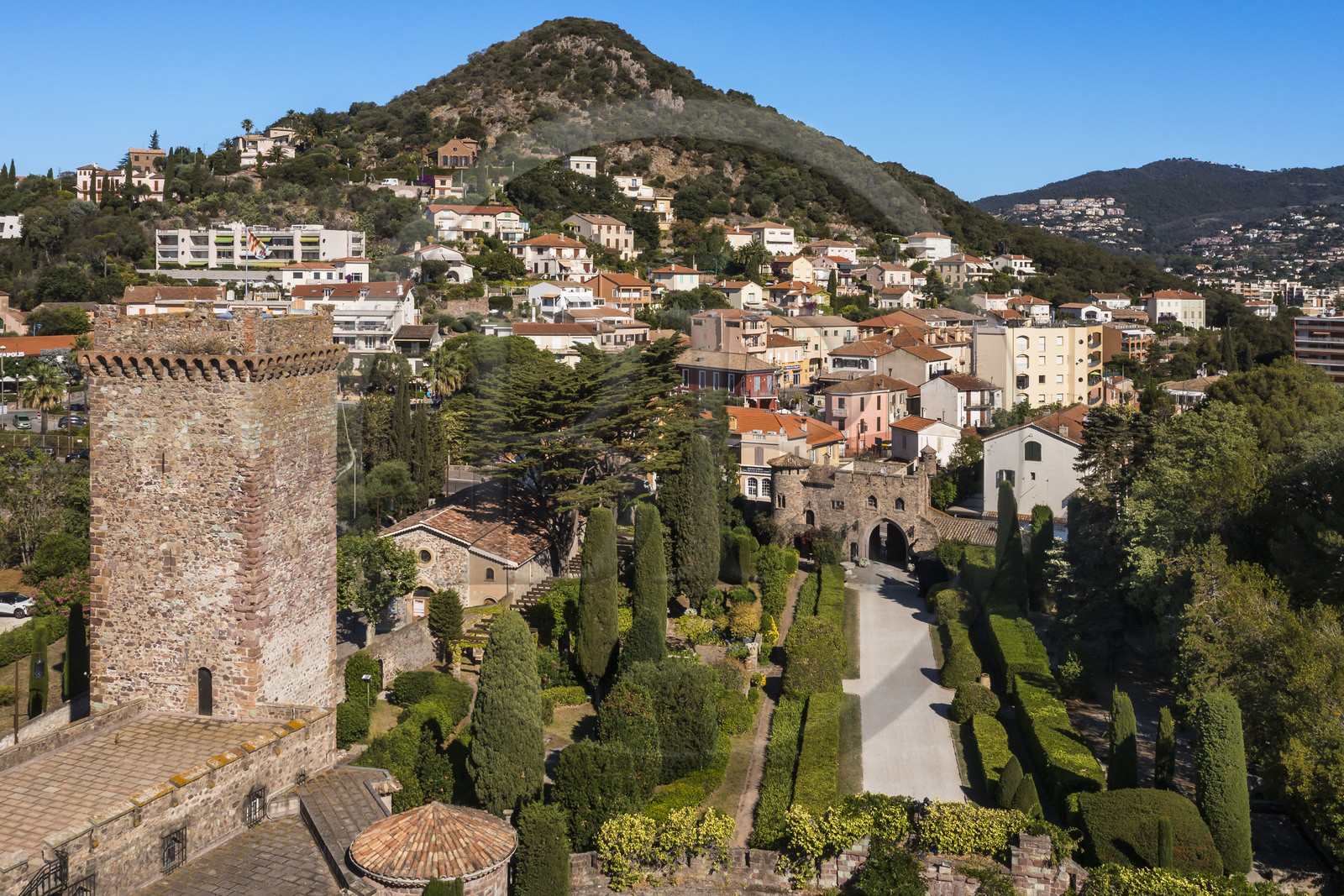 France, Alpes-Maritimes (06), Mandelieu-la-Napoule, chateau de La Napoule (XII-XIXe siècle) et son parc labellisé Jardin Remarquable (vue aérienne)