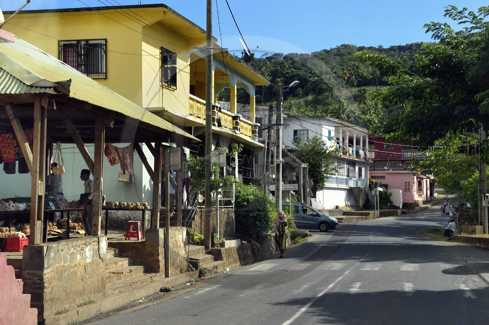 France, Ile de Mayotte, Grande-Terre, Sada, le petit marché à l'entrée du bourg