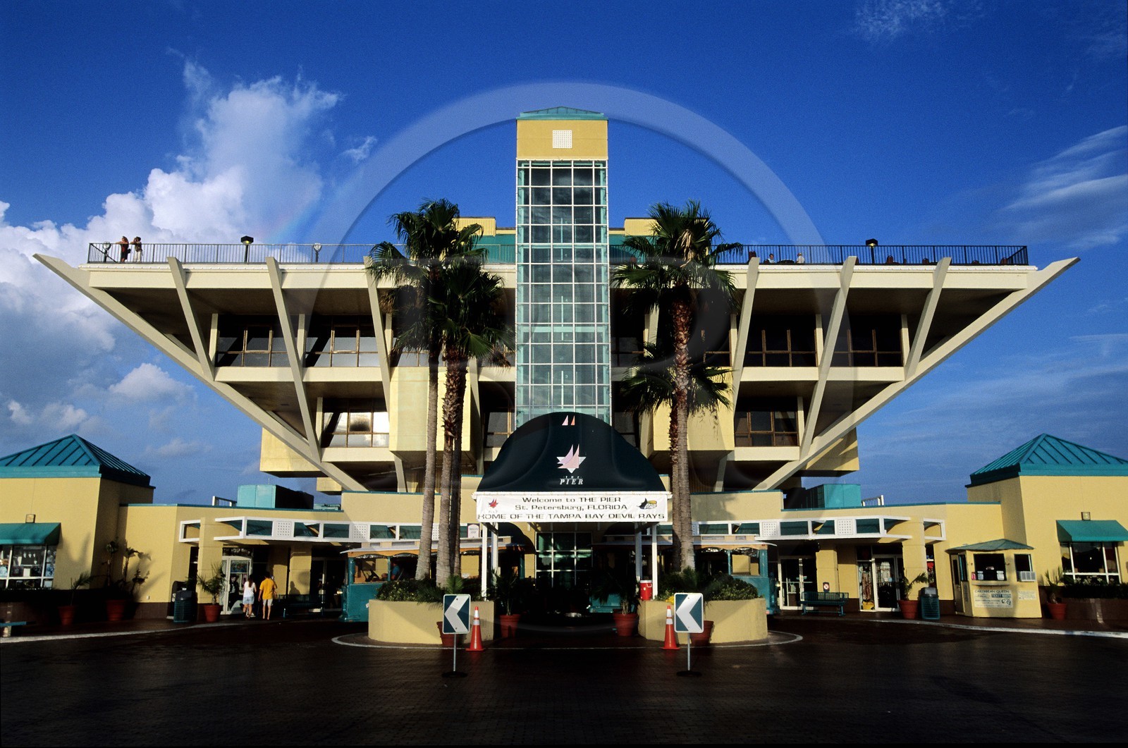 Etats-Unis, Floride, Gulf Coast, Saint-Petersburg, The Pier, bâtiment en forme de pyramide renversée au bout de la jetée
