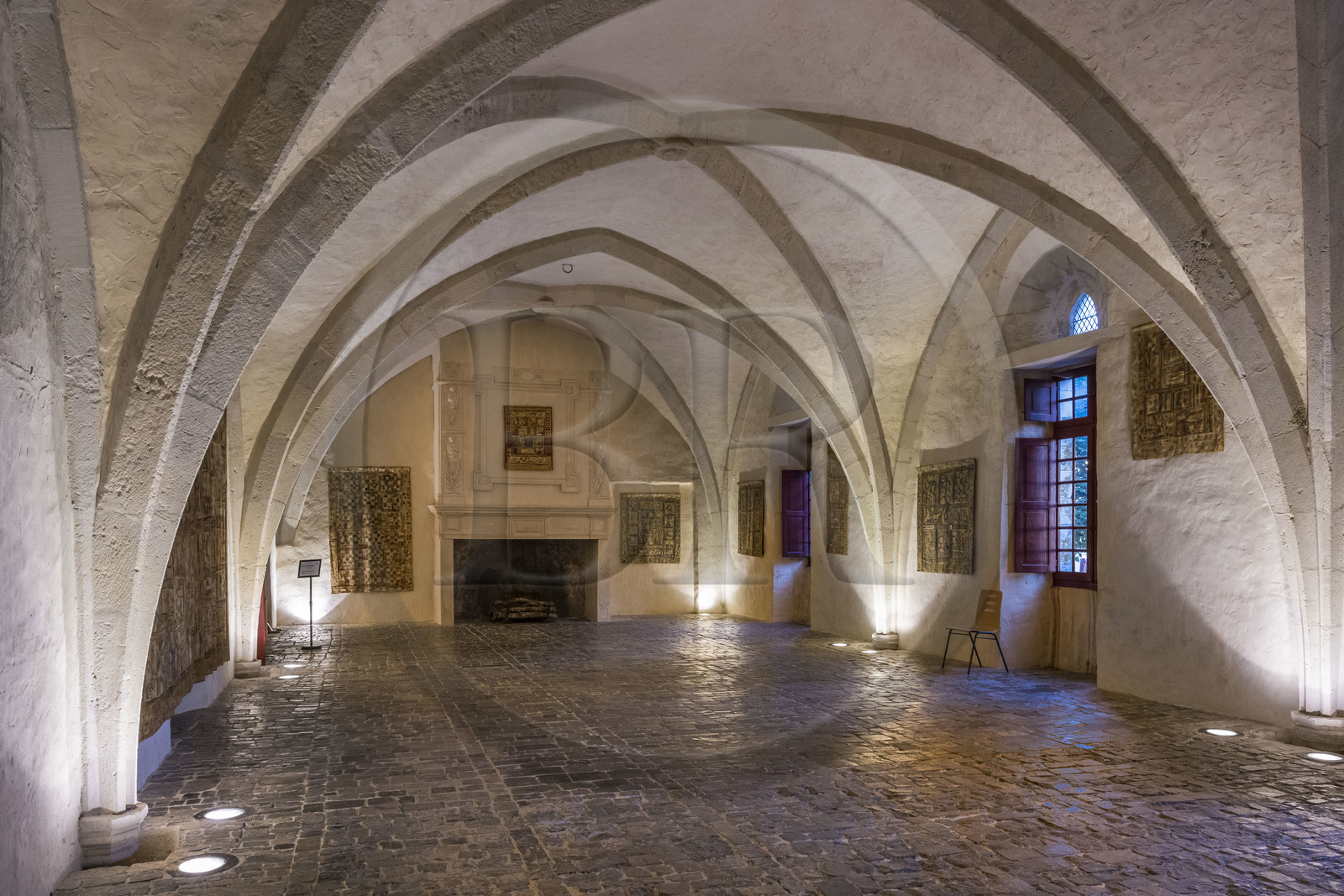 France, Aveyron (12), Causses et les Cévennes, paysage culturel de l'agro-pastoralisme méditerranéen, classés Patrimoine Mondial de l'UNESCO, Sainte-Eulalie-de-Cernon, la Commanderie Templière puis commanderie hospitalière de l'ordre de Saint-Jean de Jérusalem, la grande salle à usage de réfectoire et de lieu de réunion du chapitre