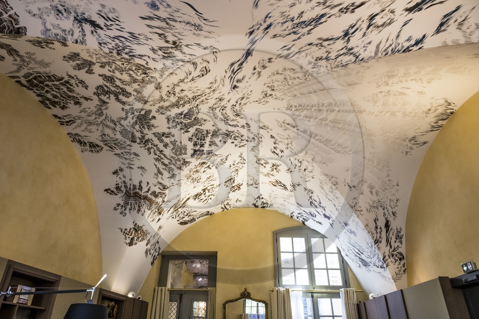 France, Hérault (34), Montpellier, centre historique appelé l’Ecusson, Hotel Richer de Belleval, sur le plafond, Prima Materia (2020) fresque à l'encre de chine de l'artiste Abdelkader Benchamma pour la Fondation d’entreprise GGL