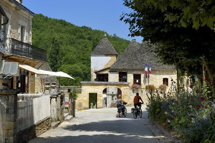 France, Dordogne, Perigord Noir, Saint Amand de Coly, labelled Les Plus Beaux Villages de France (The Most Beautiful Villages of France), the town hall in the background