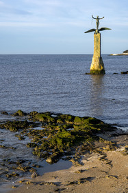 France, Loire Atlantique, Estuaire de la Loire, Saint Nazaire, la Grande plage, American Monument called Sammy built in memory of the American landing of June 26, 1917 in Saint-Nazaire on the waterfront beach