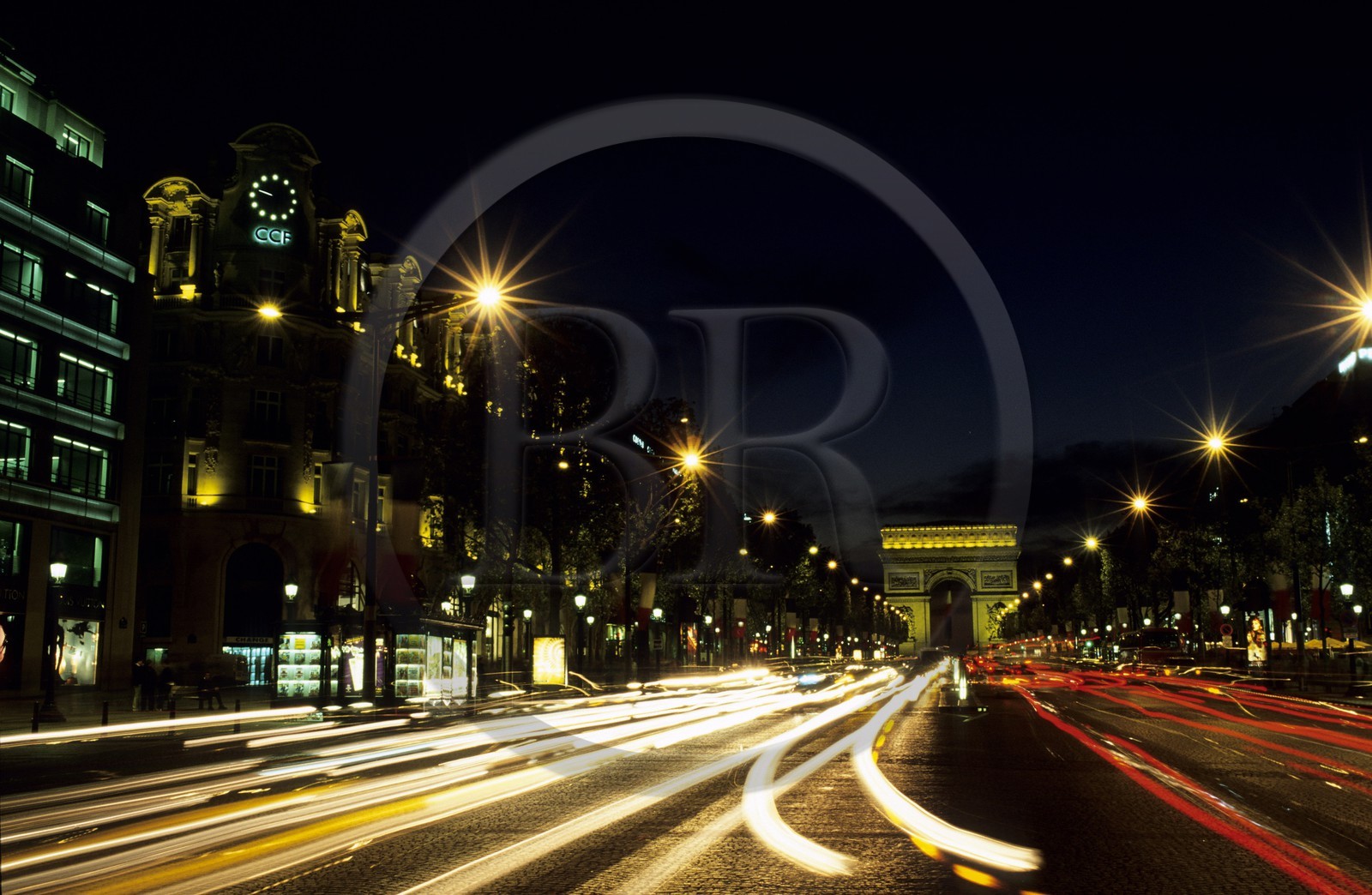 France, Paris (75), l' Arc de Triomphe sur l' avenue des Champs-Elysées