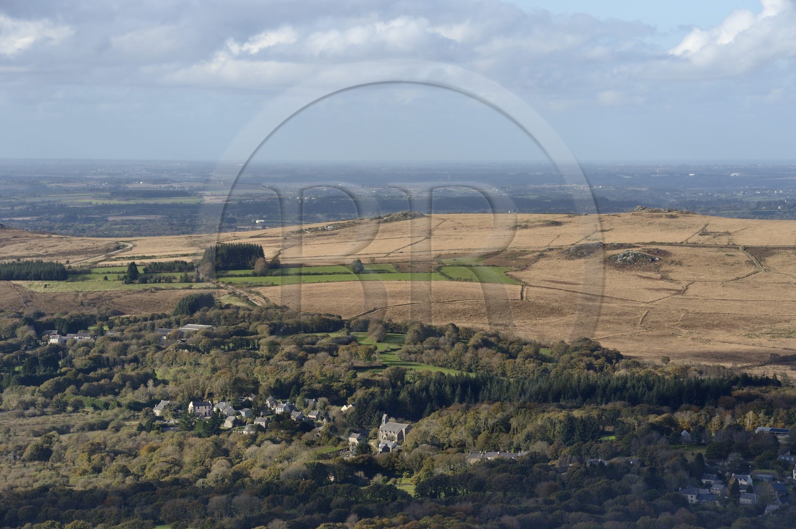 France, Finistère (29), parc naturel régional d'Armorique, Monts d'Arrée, la commune de Botmeur (vue aérienne)