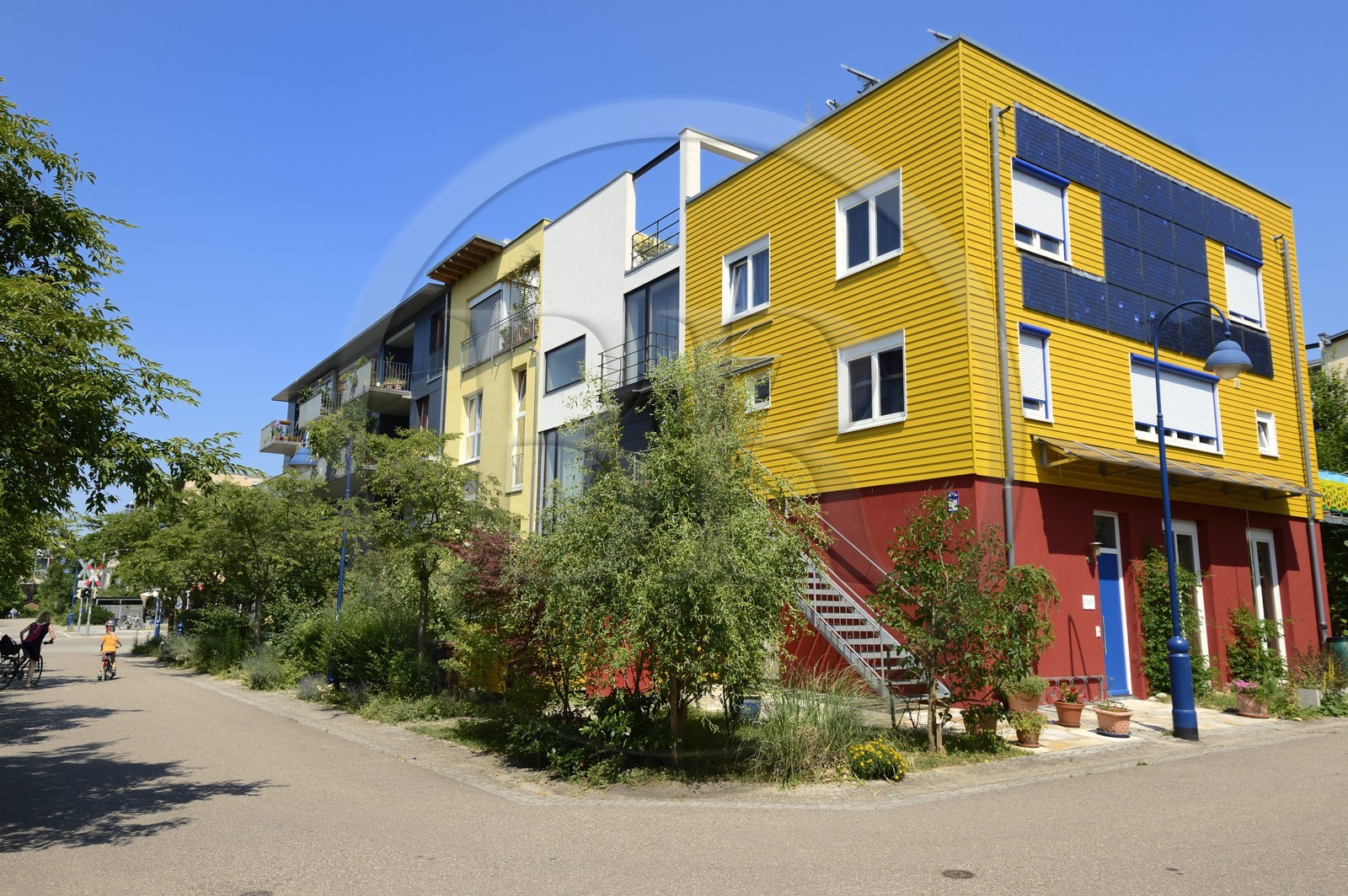 Germany, Baden-Wurttemberg, Freiburg im Breisgau, ecological Vauban quarter, solar panels