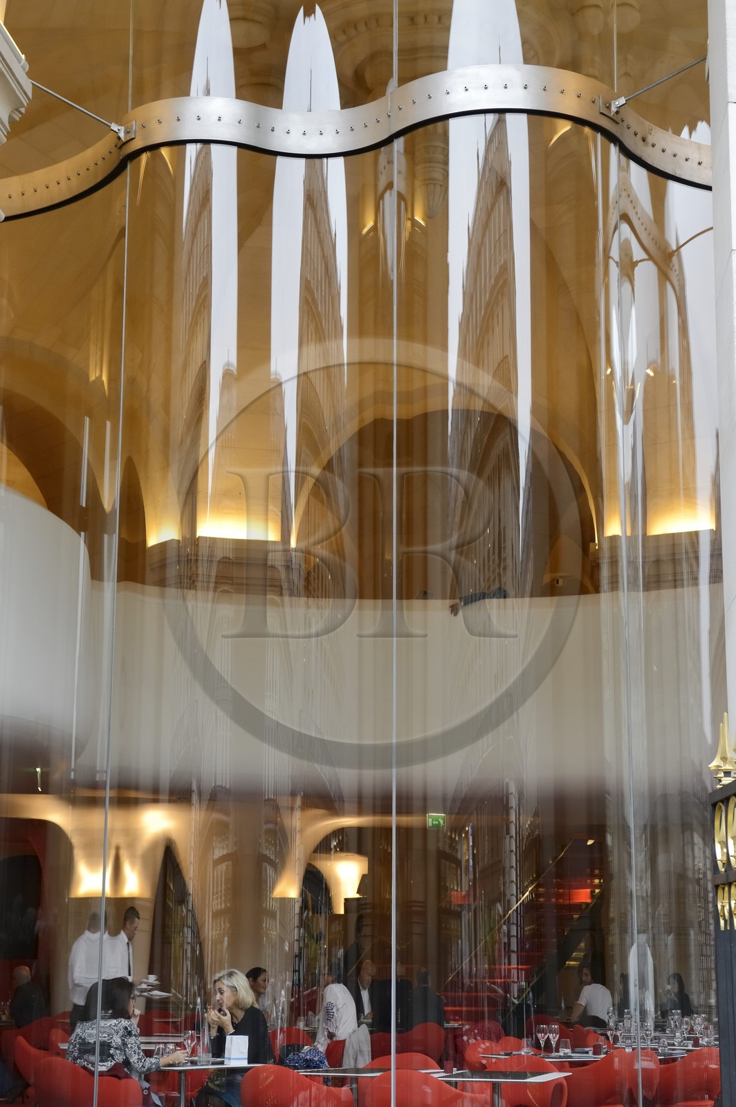 France, Paris (75), l'Opéra Restaurant conçu par l'architecte Odile Decq au cœur même du Palais Garnier