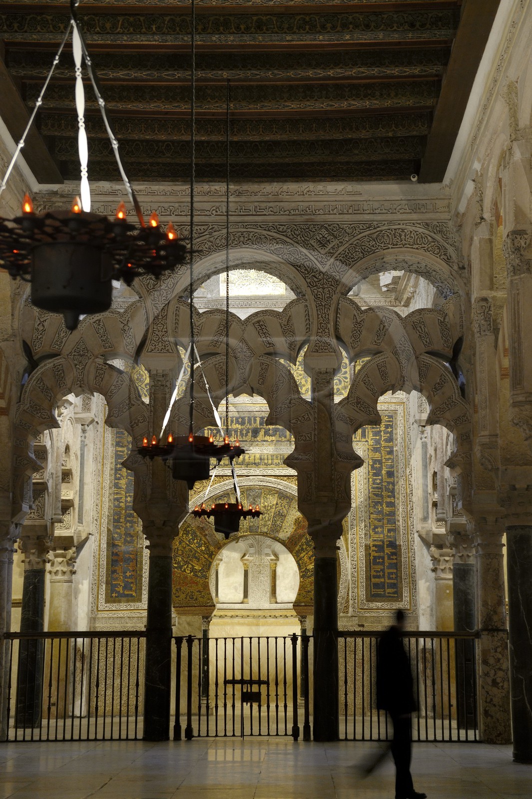 Espagne, Andalousie, Cordoue, centre historique classé Patrimoine Mondial de l'UNESCO, la Mezquita, mosquée-cathédrale, le mihrab de la mosquée en arrière plan