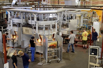France, Moselle (57), Saint-Louis-les-Bitche, la Cristallerie Saint-Louis, four à bassin à coulée continue