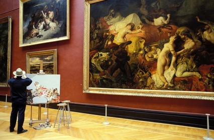 France, Paris (75), Musée du Louvre (grande galerie), les peintres sont à nouveau autorisés à travailler dans l' enceinte du musée