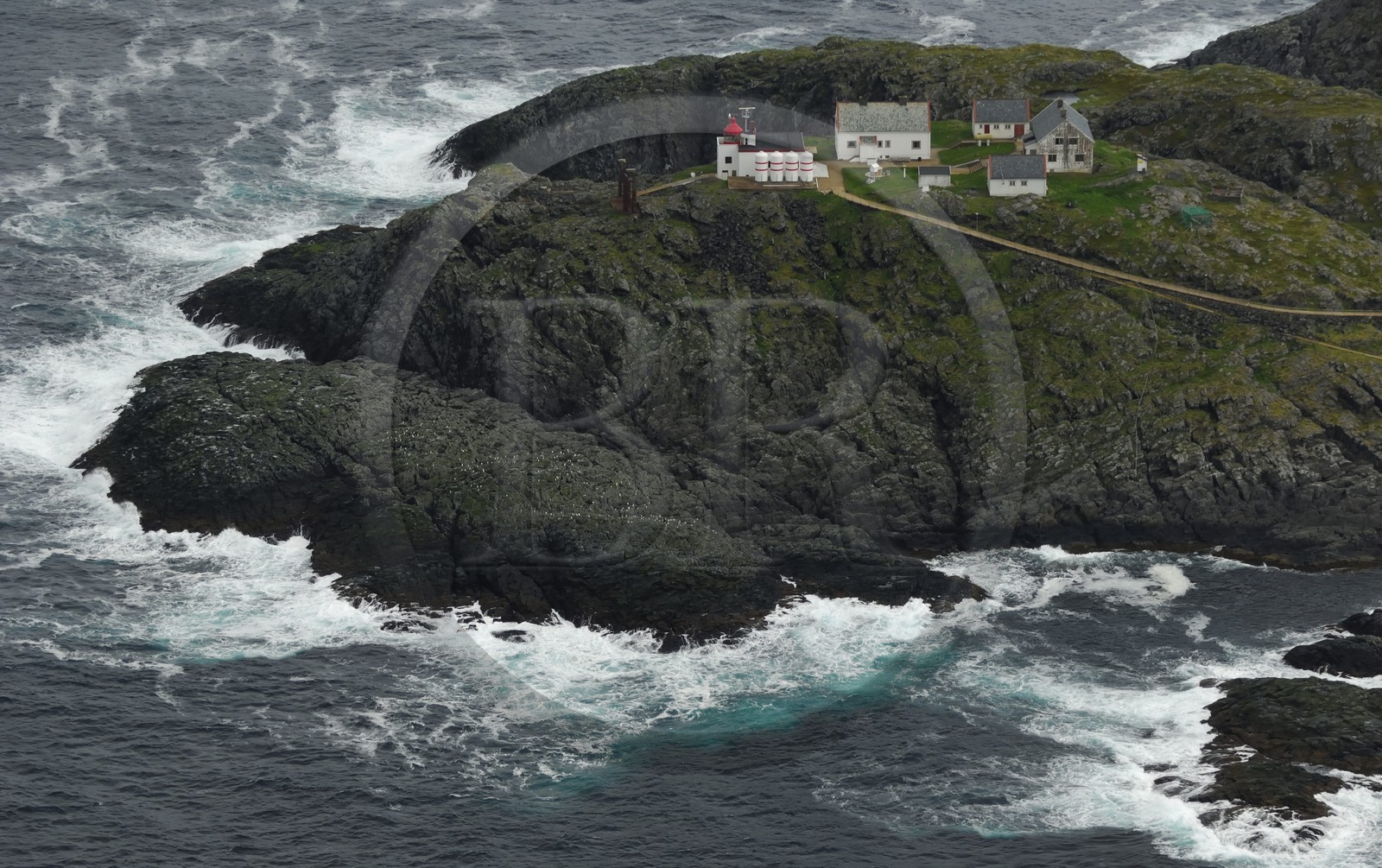 Norvège, Laponie, région du Finnmark, le phare du Cap Nord (vue aérienne)