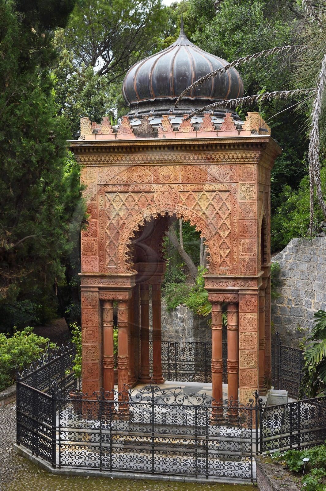 Italie, Vintimille, Cap Mortola près de Menton en France, le jardin botanique Hanbury (Giardini botanici Hanbury), kiosque mauresque