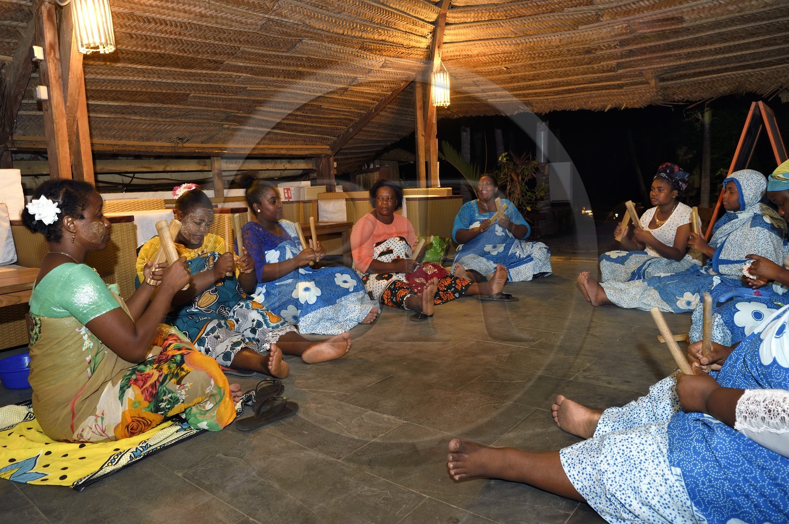 France, Ile de Mayotte, Grande-Terre, Kani-Keli, plage de N’Gouja, écolodge au Jardin Maoré, demonstration de musique traditionnelle maoré