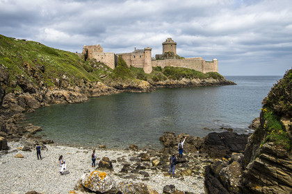 France, Ille et Vilaine, Cote d'Emeraude (Emerald Coast), Saint Malo, Plevenon, small cove below Fort la Latte at the Pointe de La Latte
