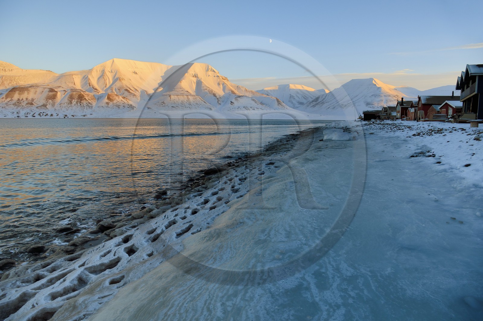 Norway, Svalbard, Spitzbergen, Longyearbyen, wooden houses on the edge of the Adventfjorden, frozen salt water lacework