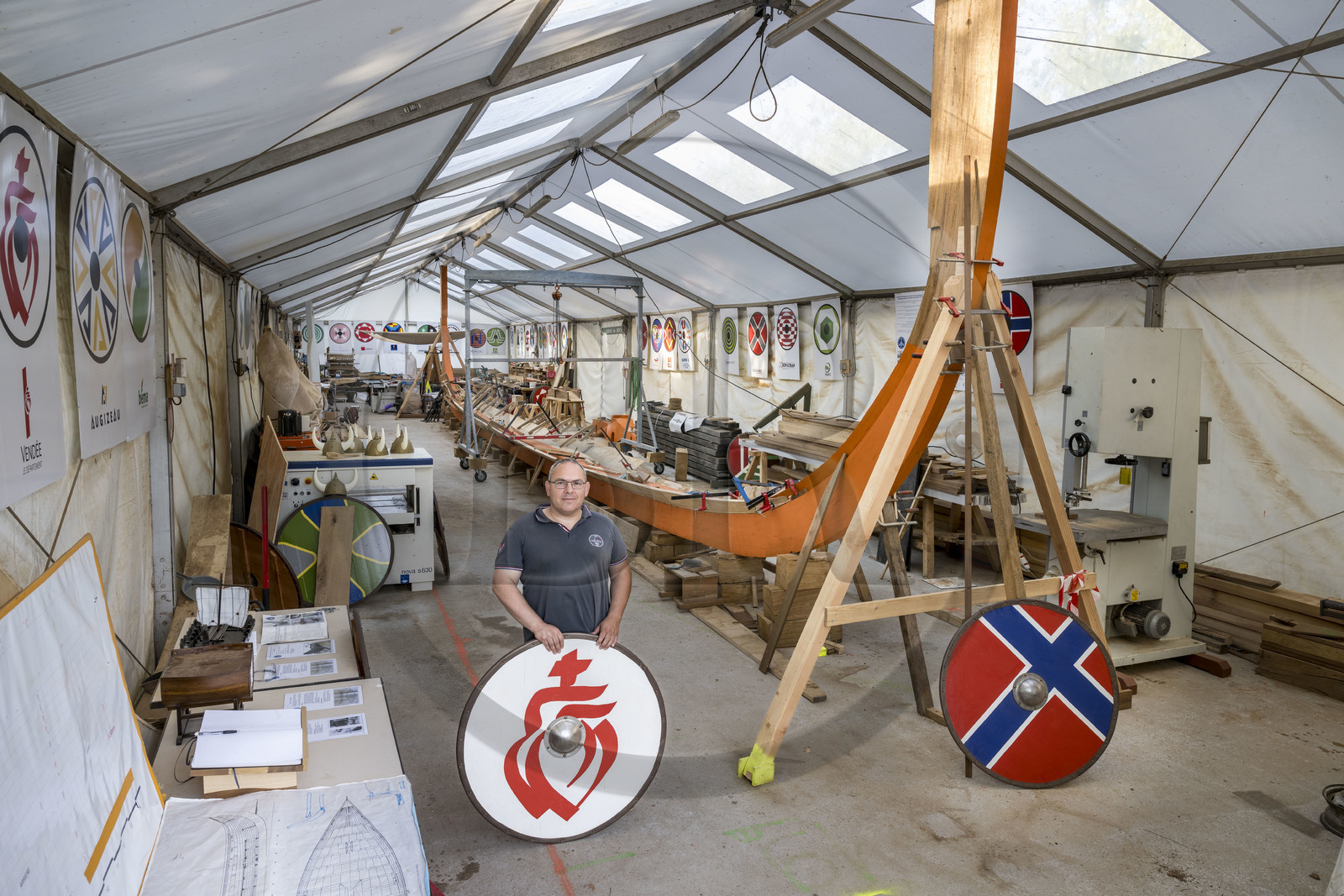 France, Vendee, L'Ile d'Olonne next to Les Sables d'Olonne, chantier Drakkar de Vendée qui est une reproduction du Drakkar de Gokstad, son créateur et président de l'association Philippe Renaudet