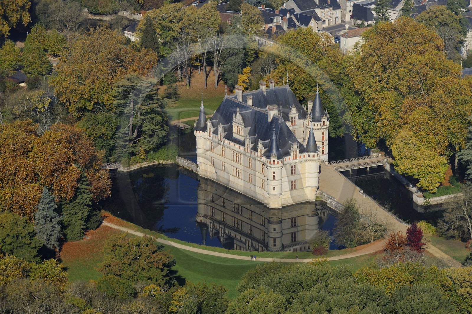 France, Indre-et-Loire (37), Vallée de la Loire classée Patrimoine Mondial de l' UNESCO, château d' Azay-le-Rideau (vue aérienne)