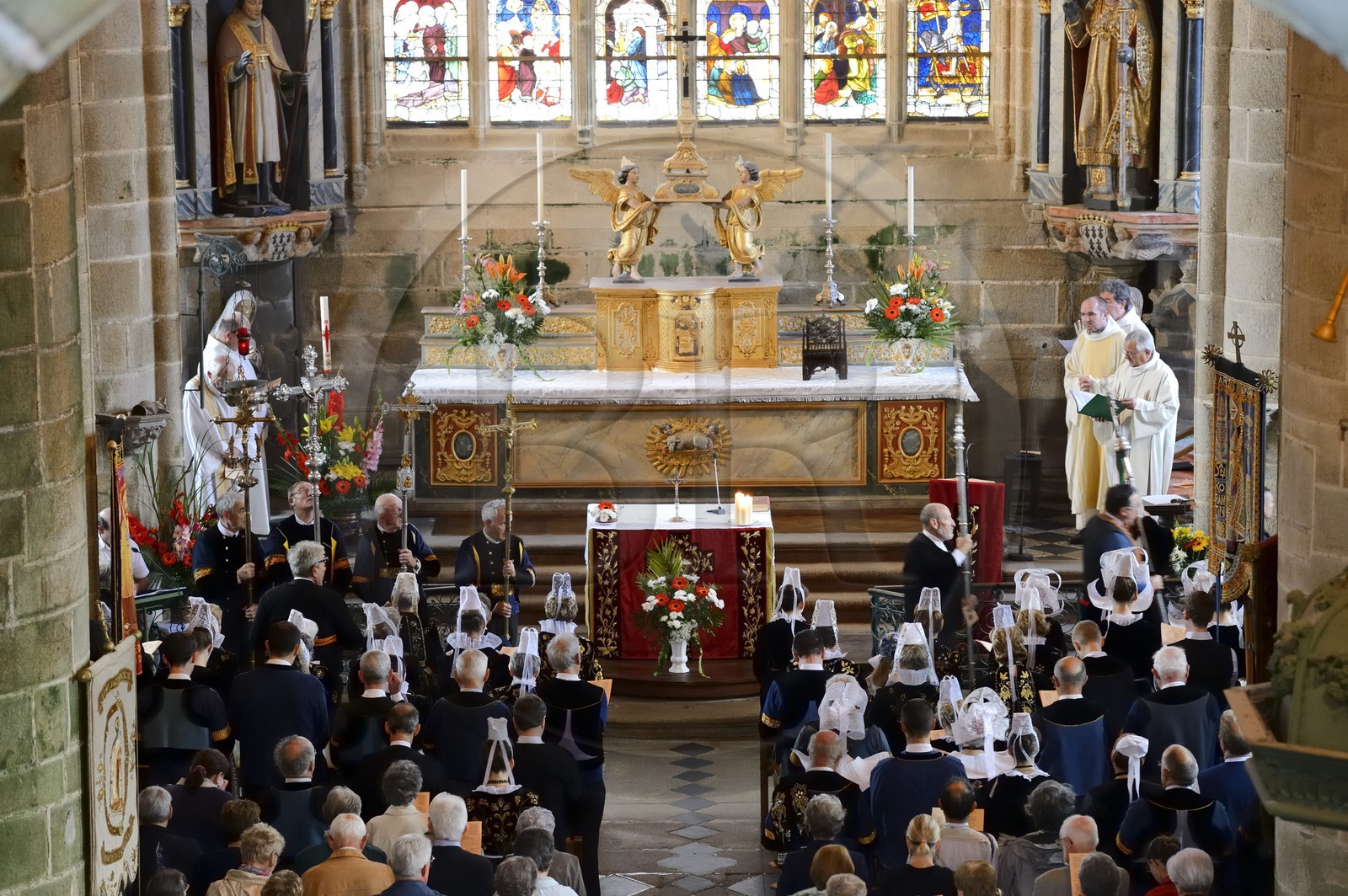 France, Finistère (29), Locronan, labellisé Les Plus Beaux Villages de France, église Saint-Ronan, cérémonie religieuse qui précède la procession de la Troménie