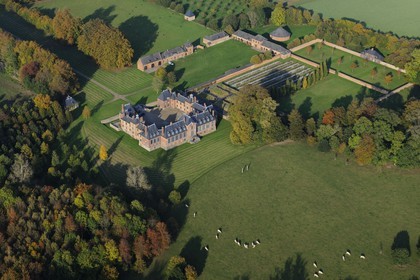 France, Seine-Maritime (76), Les Cent-Acres, Château de Montigny du XVIIème siècle (vue aérienne)