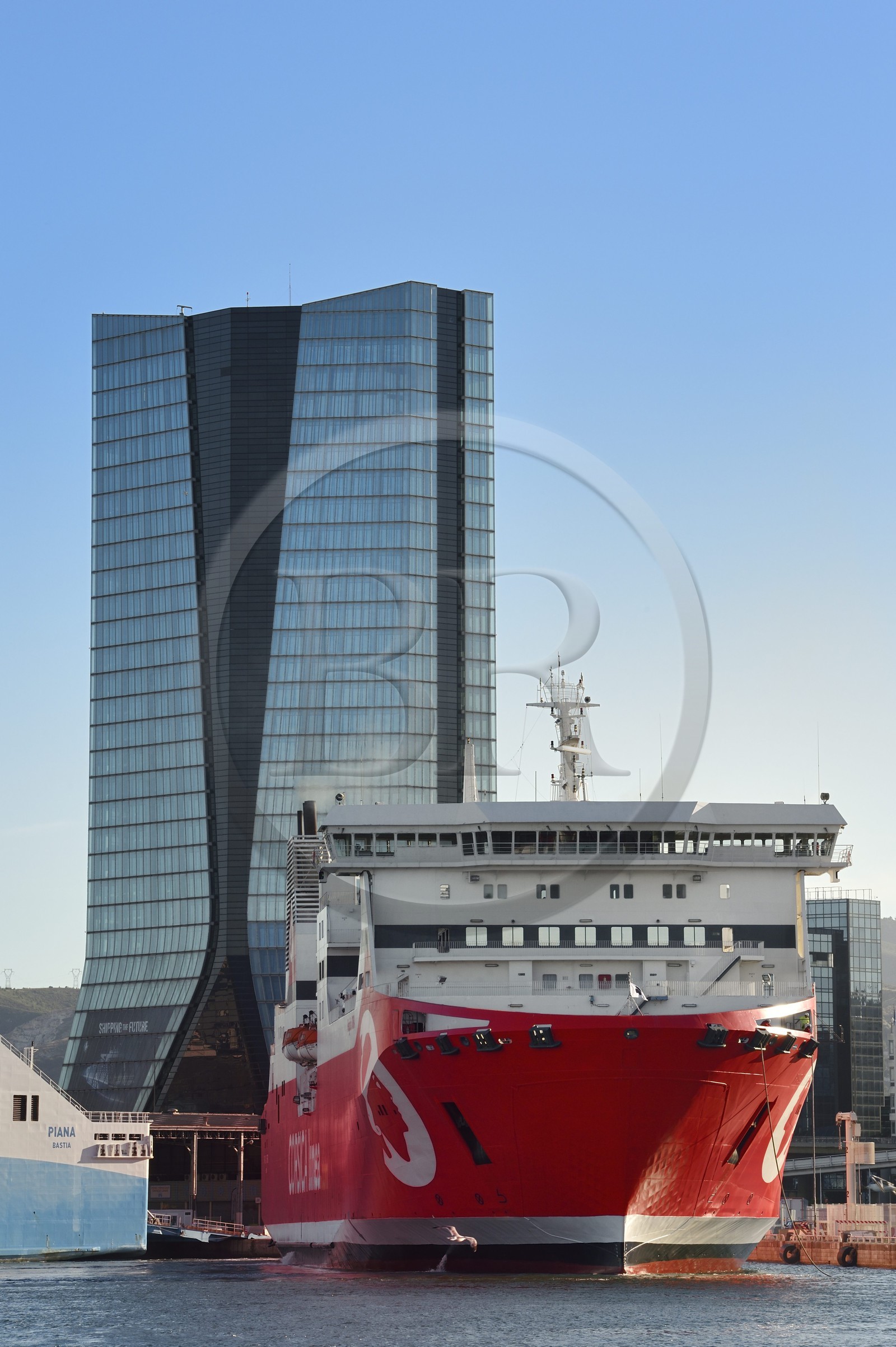 France, Bouches-du-Rhône (13), Marseille, Zone Euroméditerranée, Grand Port Maritime, quartier des Docks, tour CMA CGM de l'architecte Zaha Hadid
