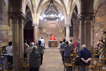France, Bas-Rhin (67), Strasbourg, vieille ville classée au Patrimoine Mondial de l'UNESCO, la cathédrale Notre-Dame, office religieux dans la chapelle Saint-Jean-Baptiste, messe quotidienne de 7h30