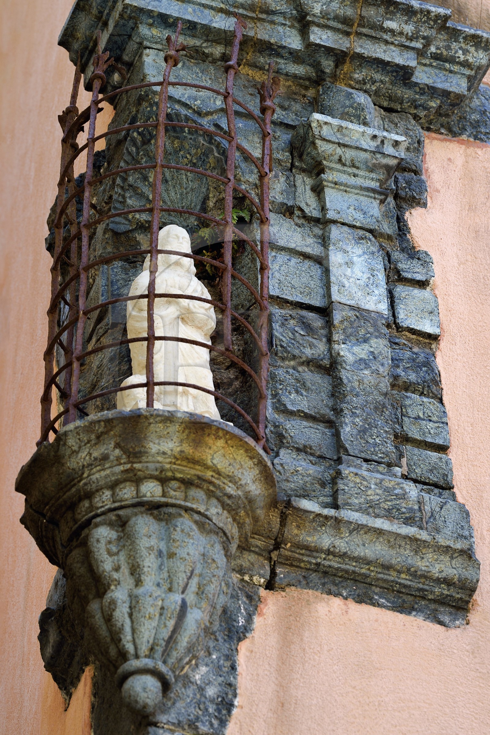 France, Var (83), Saint-Tropez, petit oratoire en serpentinite du XVIème siècle rue Sibille