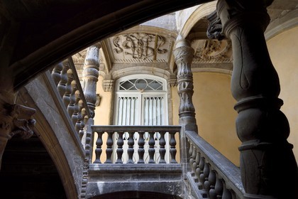 France, Dordogne (24), Périgord Blanc, Périgueux, rue de la Sagesse, Hotel de Lestrade, escalier style Renaissance, le palier de l'étage noble et son plafond à caissons richement ornés