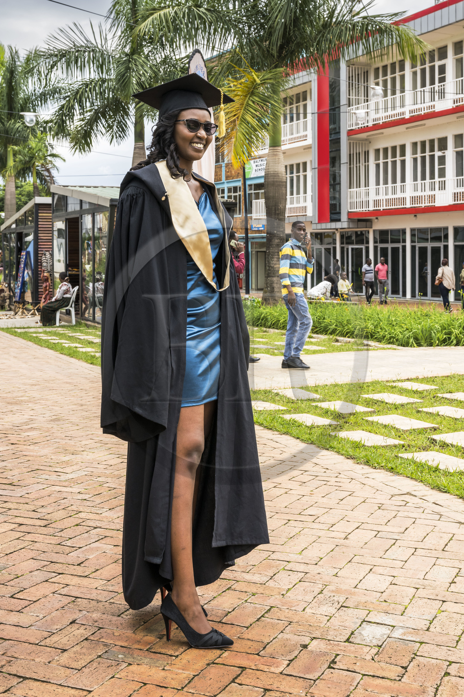 Rwanda, Kigali, centre ville Kigali CBD, Zone piétonne sur KN 4 Ave, Dianne qui vient de recevoir sa licence universitaire