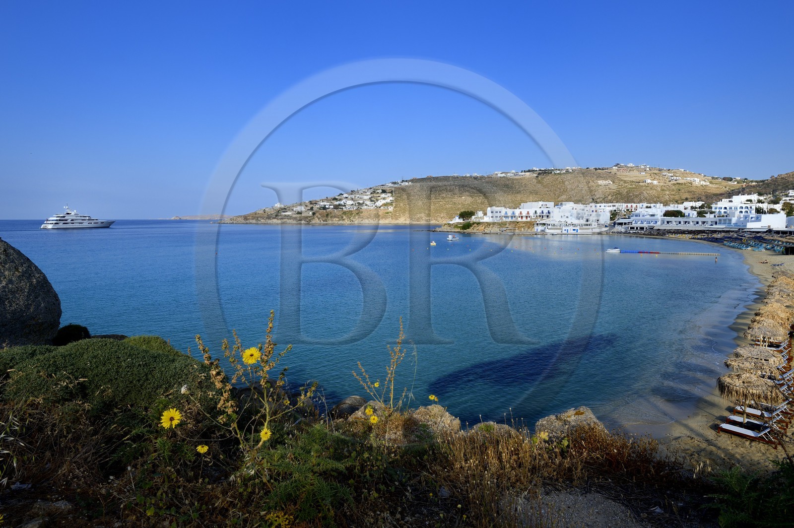 Grèce, Les Cyclades, mer Égée, île de Mykonos, village de Platis Gialos