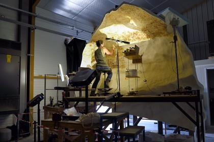 France, Dordogne (24), Montignac, l’Atelier des Fac-Similés du Périgord (AFSP) spécialisé dans la reproduction minérale de parois ornées de la préhistoire et en charge de la reconstitution fidèle des parois de la grotte de Lascaux, reproductions des peintures, mention obligatoire Atelier des Fac-Similés du Périgord