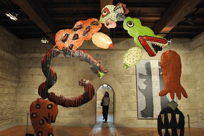 Portugal, région du Minho, Guimaraes, ville classée Patrimoine Mondial de l' UNESCO, Paço dos Duces de Bragança (Palais des Ducs de Bragance), oeuvre de l'artiste contemporain José de Guimaraes