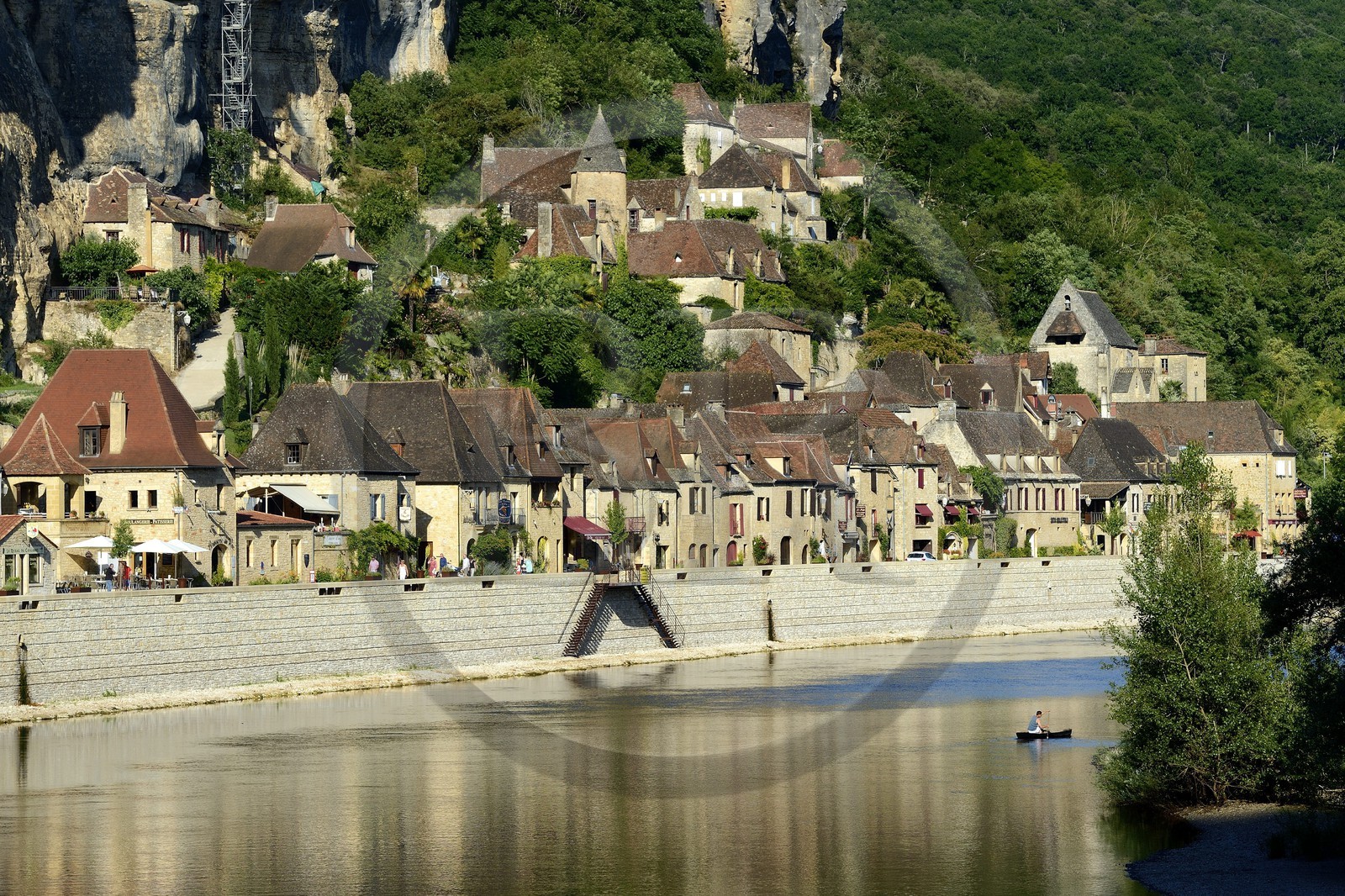 France, Dordogne, Perigord Noir, Dordogne Valley, La Roque Gageac, labelled Les Plus Beaux Villages de France (The Most Beautiful Villages of France), the village between the cliffs and the Dordogne river