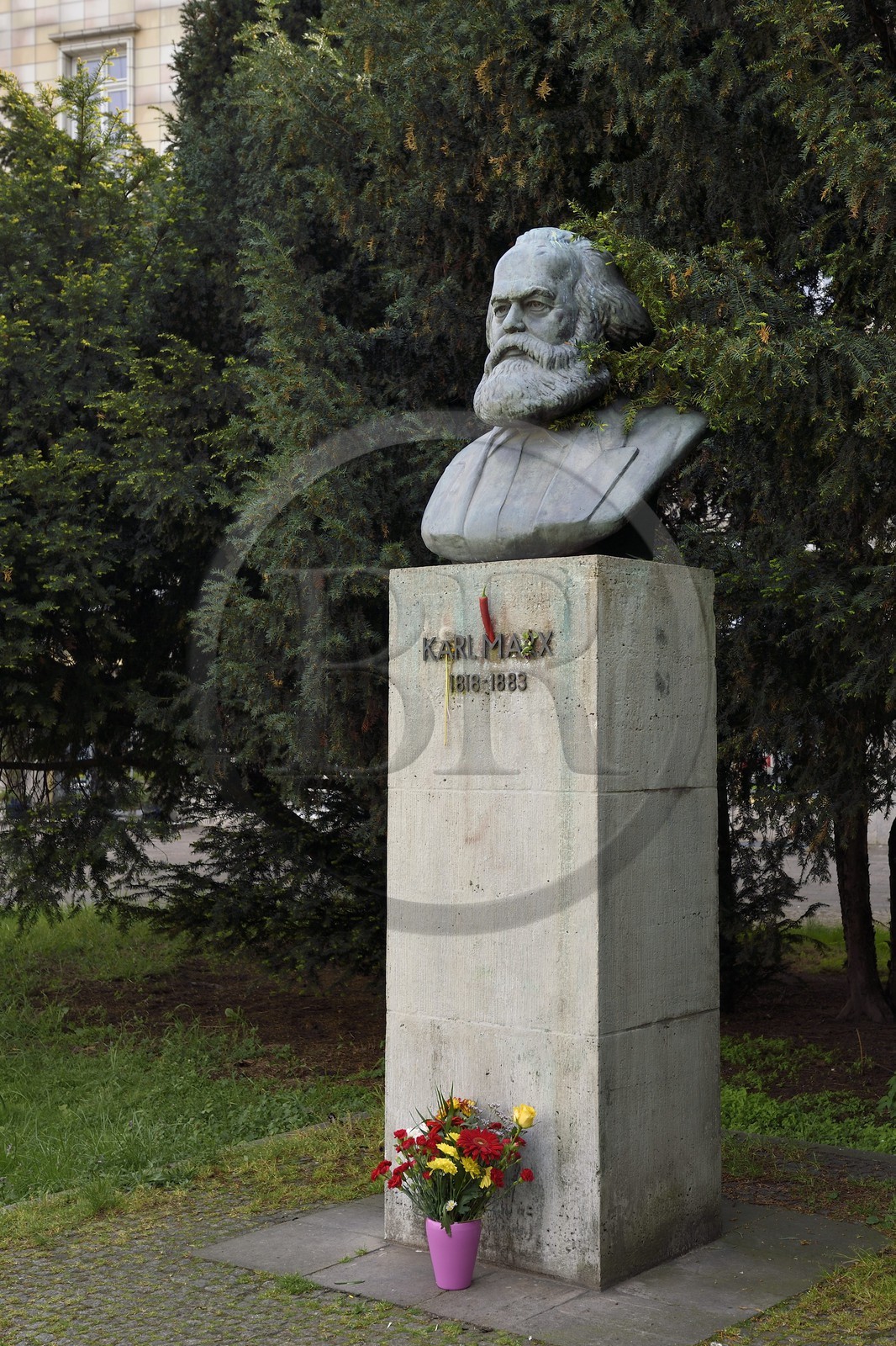 Allemagne, Berlin, Karl-Marx Allee, le buste de Karl Marx