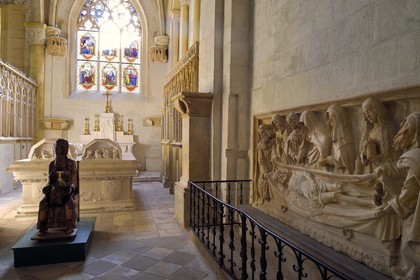 France, Allier (03), former province of Bourbonnais, Souvigny, the cluniac priory church of Saints Peter and Paul (prieuré Saint-Pierre-et-Saint-Paul), ducal necropolis of the Dukes of Bourbon, recumbent statues of Louis II de Bourbon and Anne d'Auvergne in the old Chapel (15th century)
