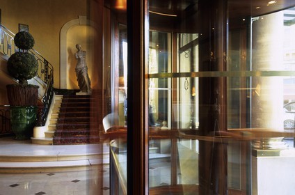 France, Paris (75), hall d'entrée de l'hôtel du Louvre