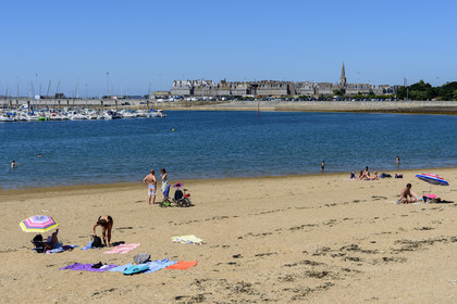 France, Ille et Vilaine, Cote d'Emeraude (Emerald Coast), Saint Malo, Saint-Servan district, Anse des Sablons beach