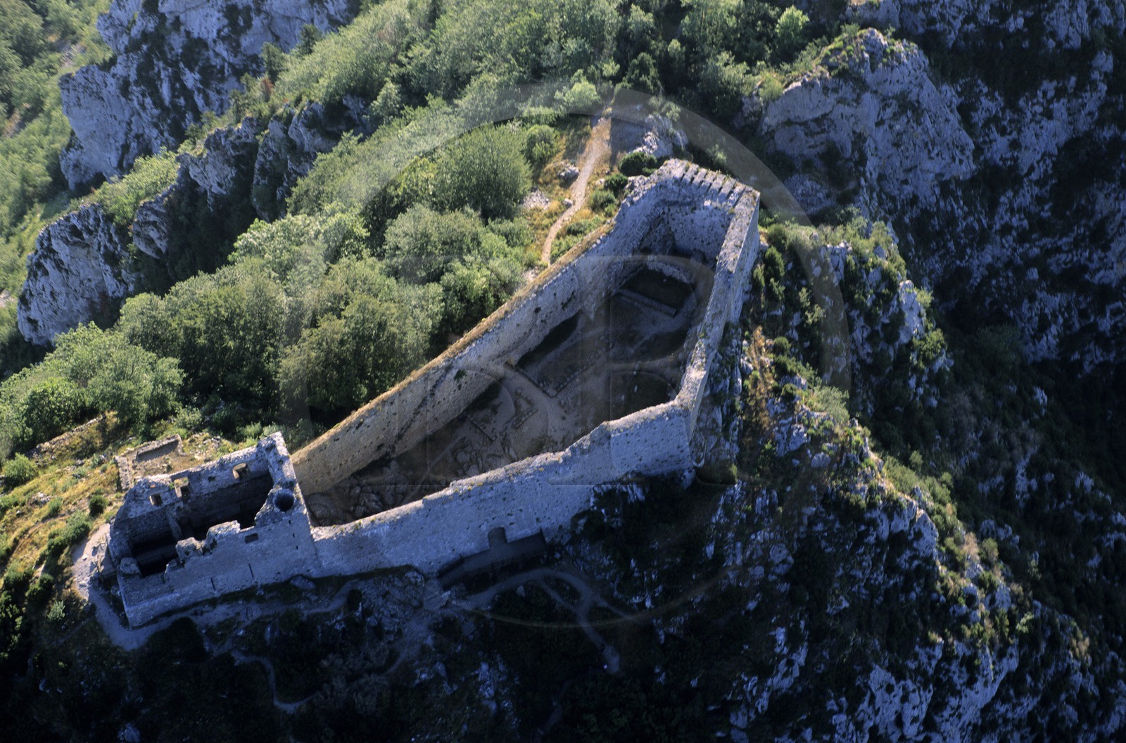 France, Ariège (09), Pays d' Olmes, château cathare de Montségur perché sur un pog (vue aérienne)