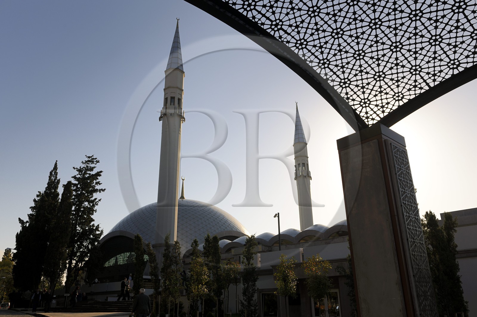 Turquie, Istanbul, quartier Usküdar sur la rive asiatique, mosquée Şakirin de l'architecte d’avant-garde, Zeynep Fadillioglu qui est la première femme à avoir été désignée pour concevoir une mosquée