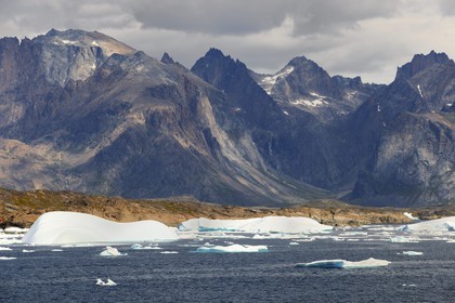 Groenland, région méridionale vers Nanortalik, icebergs