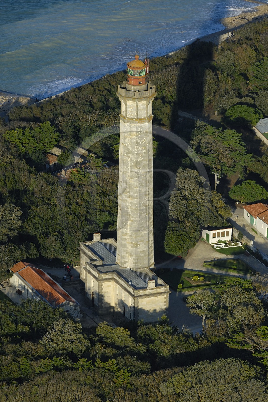 France, Charente-Maritime (17), Ile de Ré, Phare des Baleines (vue aérienne)