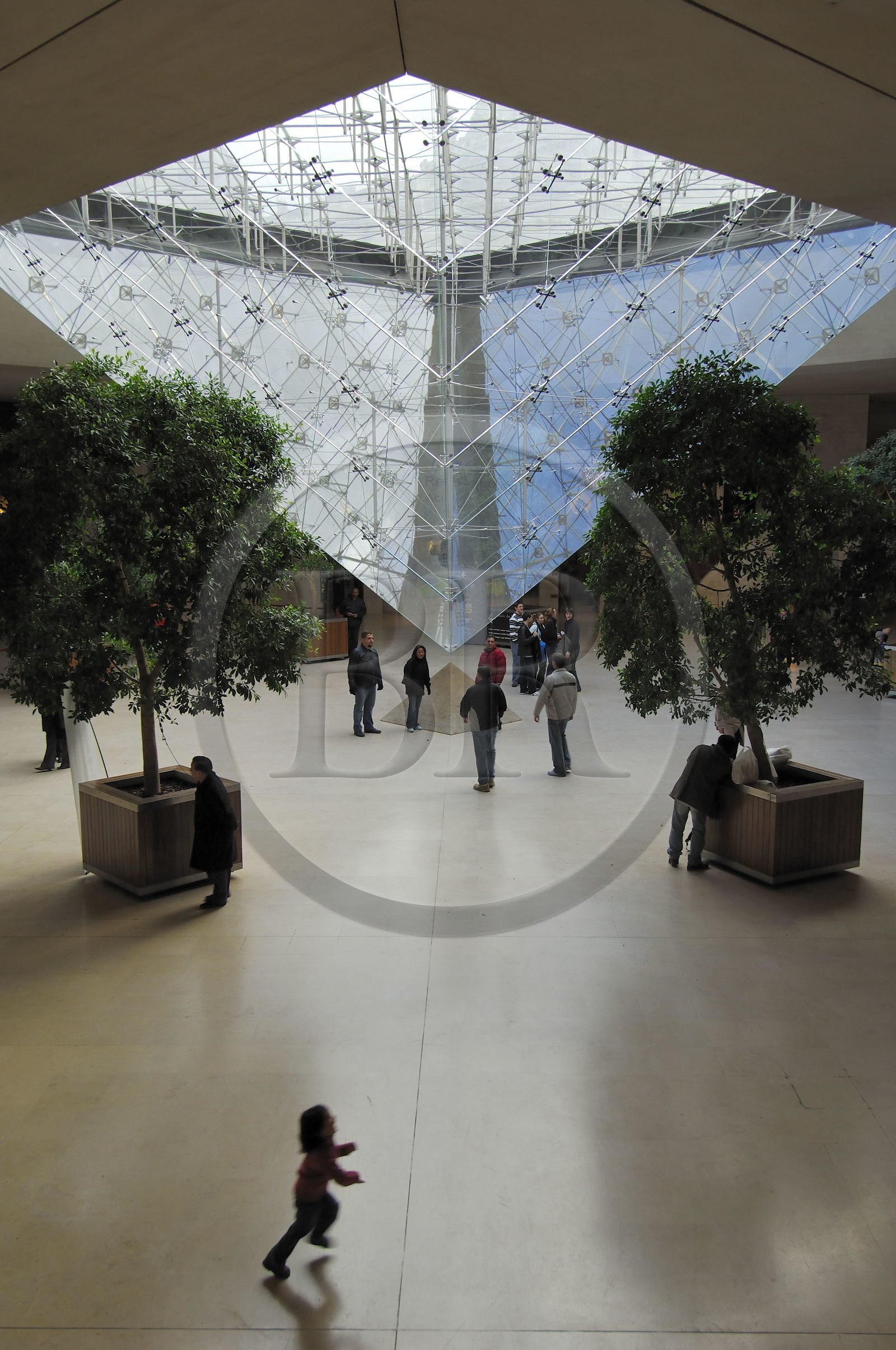 France, Paris (75), Carrousel du Louvre, Pyramide inversée par l'architecte Ieoh Ming Pei