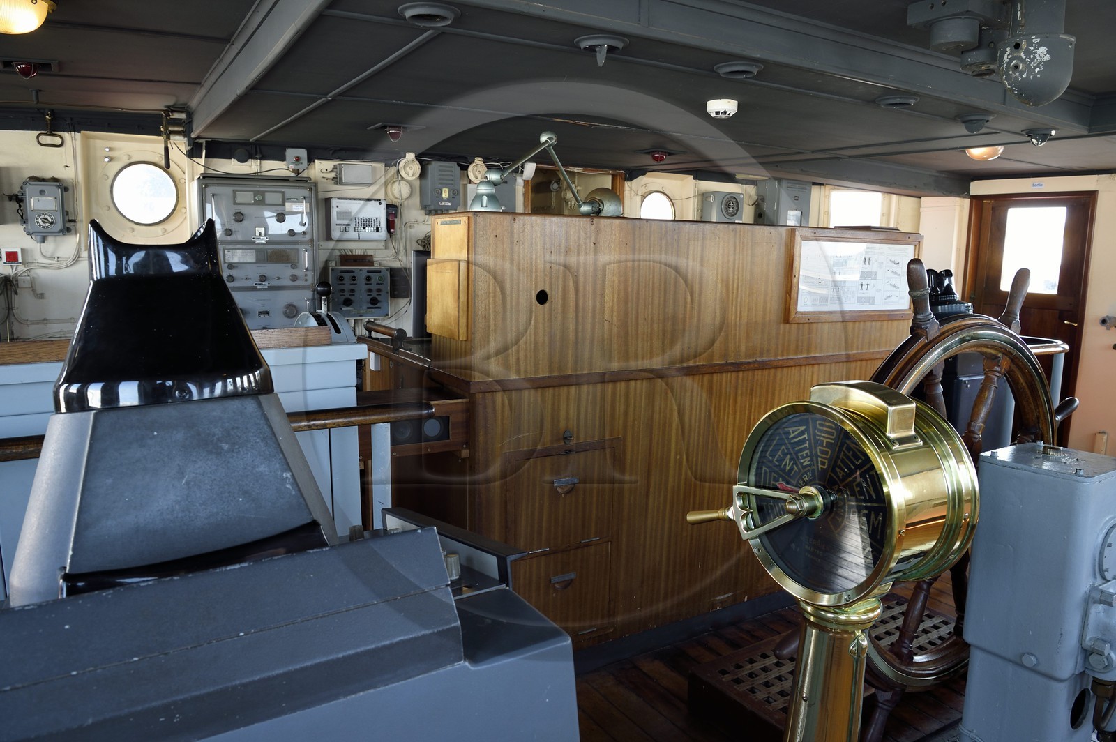 France, Charente-Maritime (17), La Rochelle, le bassin des grands yachts, Musée Maritime, la frégate météorologique France I, la passerelle de navigation, le transmetteur d’ordre ou Chadburn